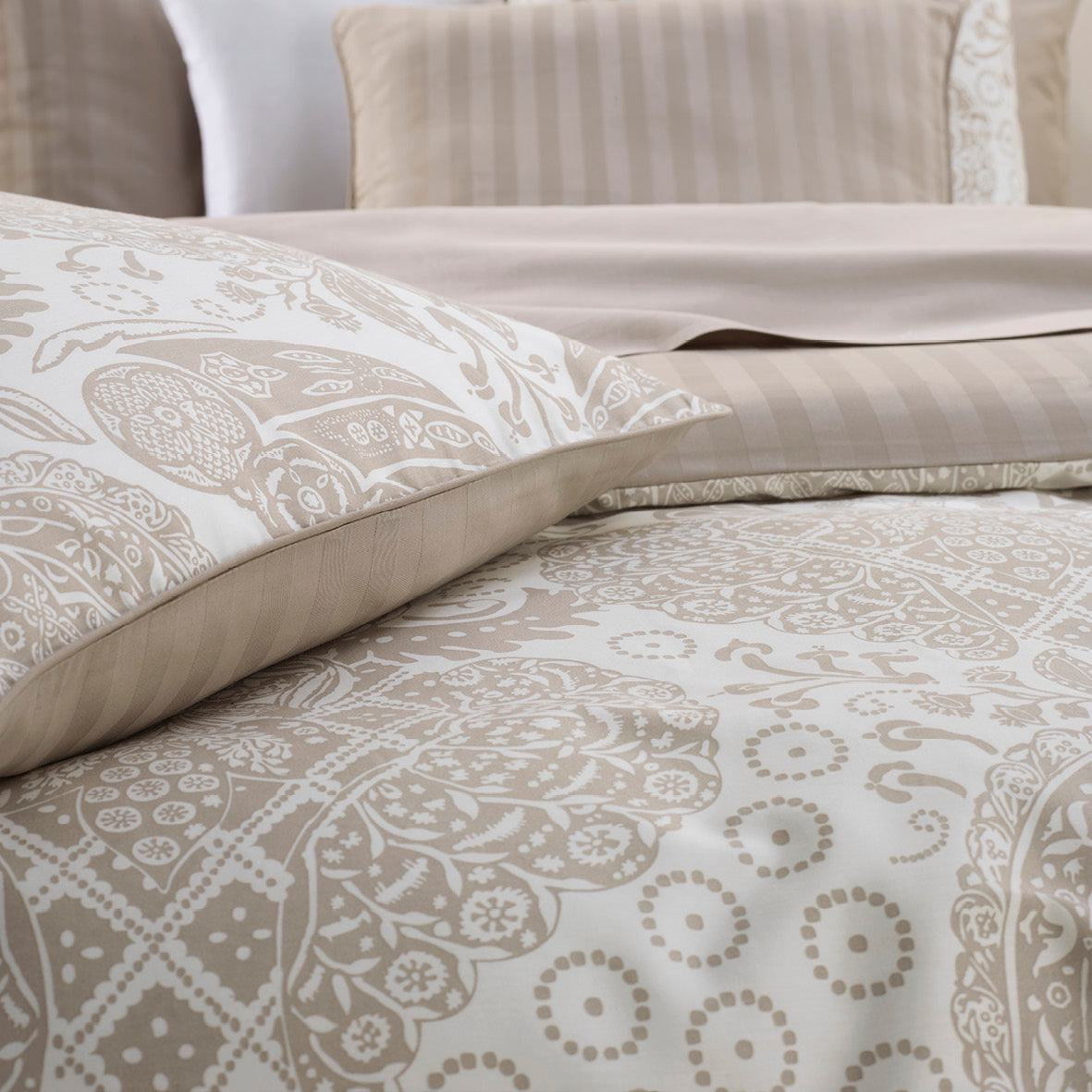 Taie(s) d'oreiller en satin de coton - Arles Taupe - CXL by Christian Lacroix Maison